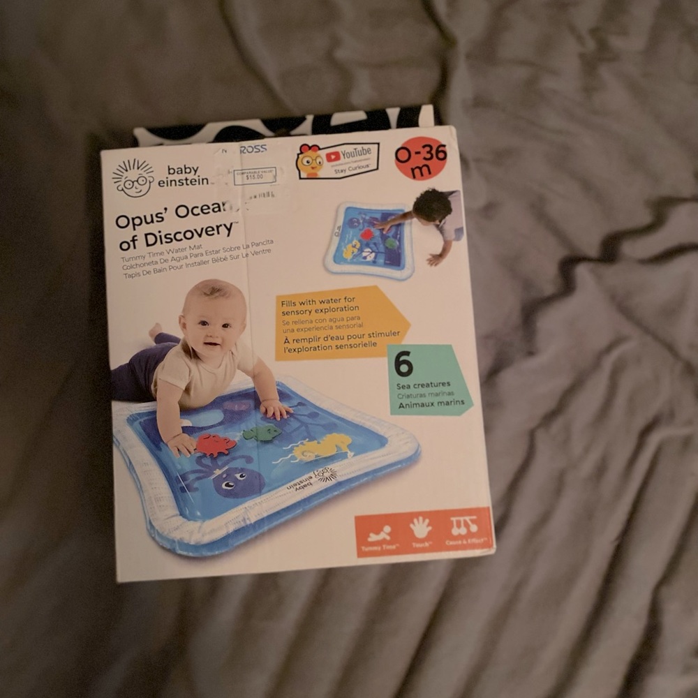 Tummy time water mat